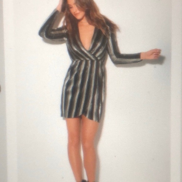 Lulus Dresses & Skirts - Gold and black cocktail dress